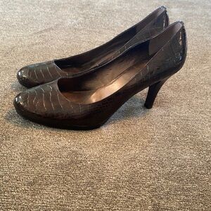 Anne Klein women’s brown heels; size 10 medium